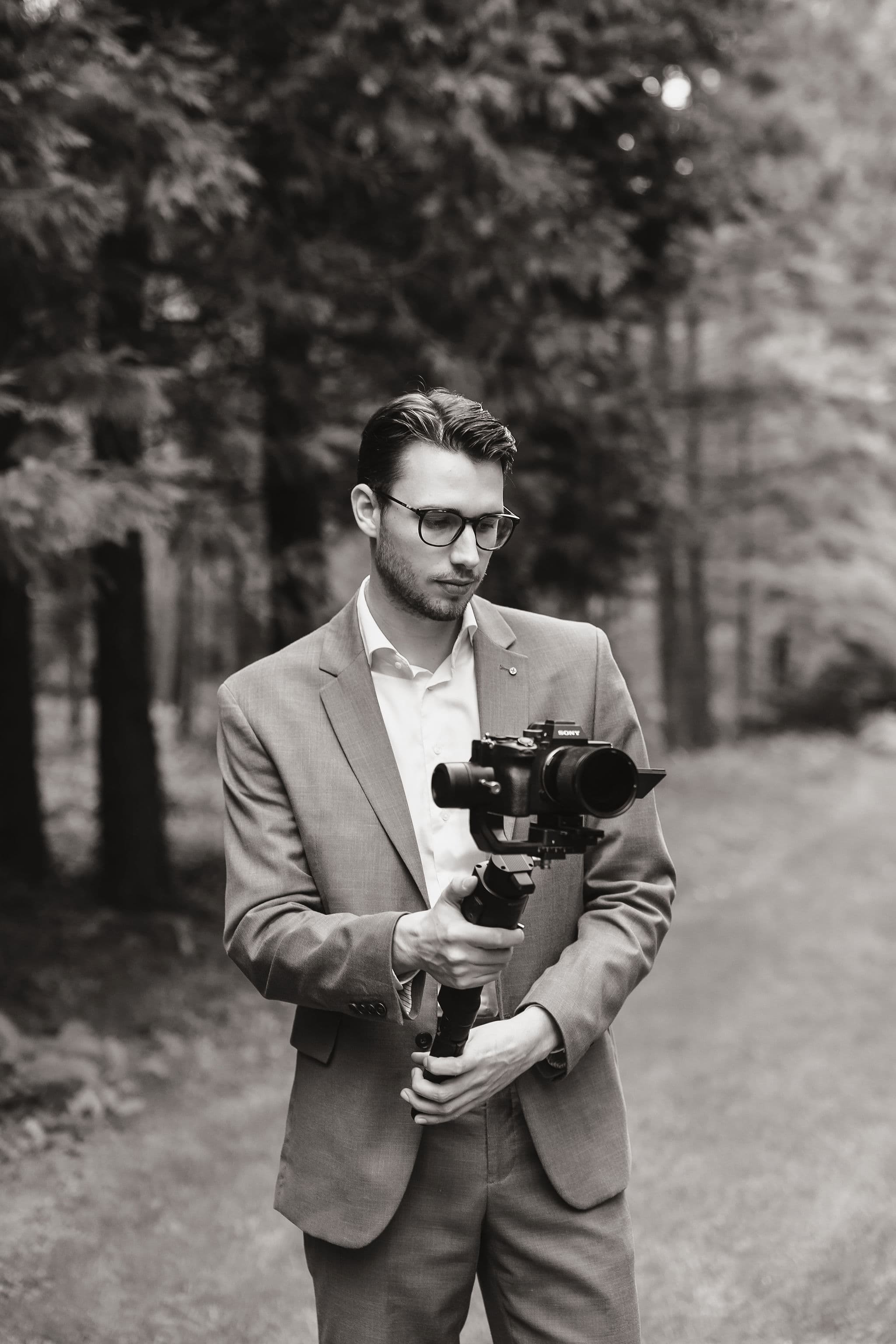 Welke vragen moet ik stellen aan een trouwvideograaf voordat ik boek?
